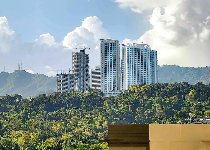 Apartment Casa Siempre's At Avida Riala Towers - 5 Minutes Walk To Ayala Bloc, With 3 Pools, Fast Wi-fi, & Views Inside It Park *