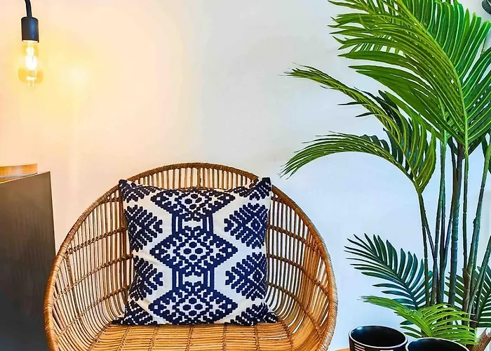 Apartment Casa Siempre's At Avida Riala Towers - 5 Minutes Walk To Ayala Bloc, With 3 Pools, Fast Wi-fi, & Views Inside It Park